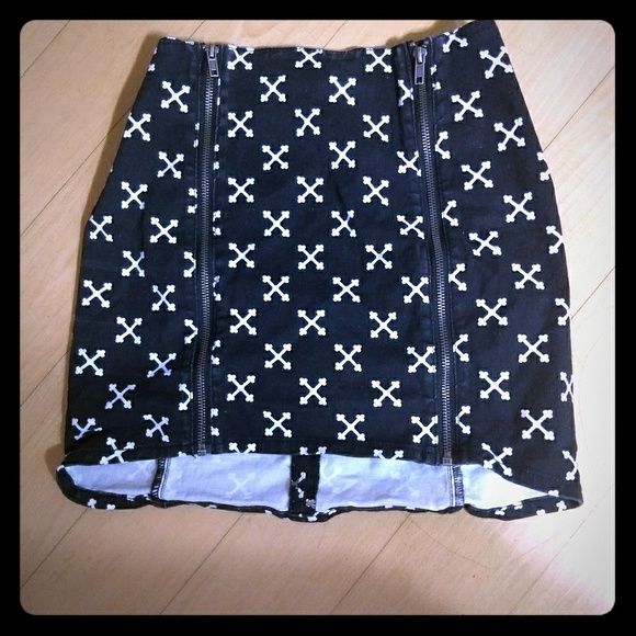 Divided Dresses & Skirts - Bodycon zippered miniskirt